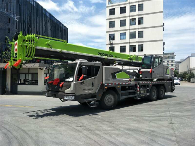 新安县跨街广告牌的高空安装注意事项