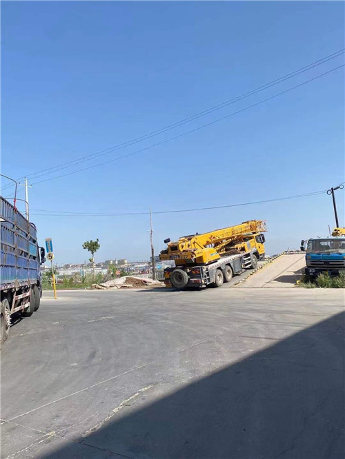 新安县25吨吊车的租赁价格大概是多少？